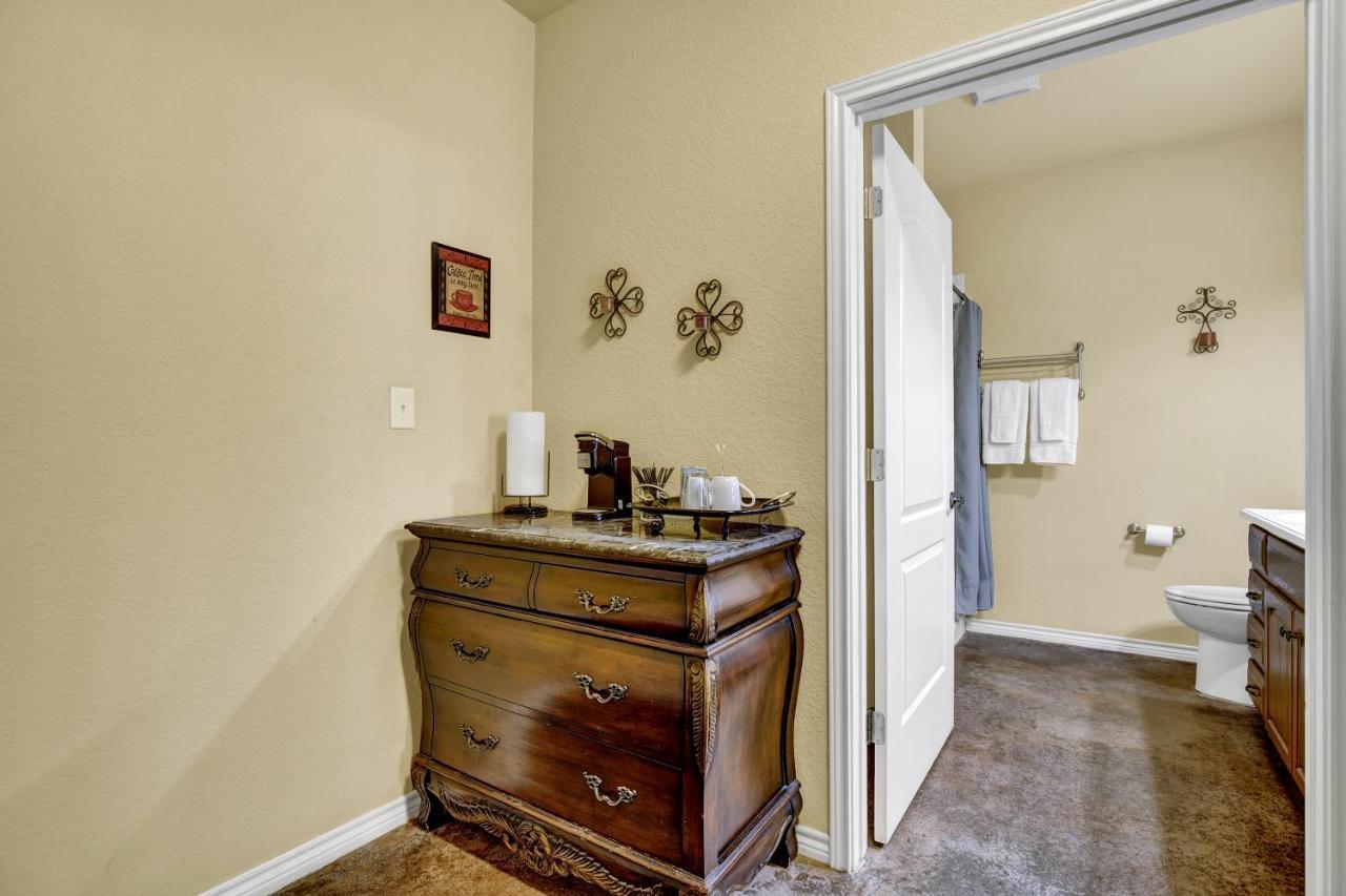 Romantic Oasis With Hot Tub Near Fred And Wineries! Fredericksburg Exterior foto